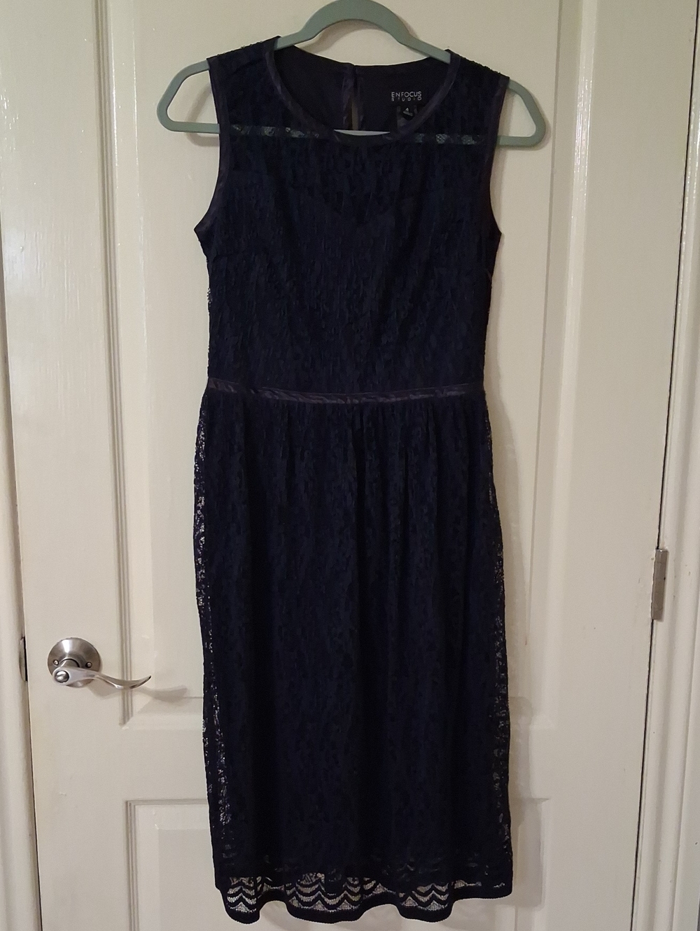 ENFOCUS STUDIO Dark Navy Sleeveless Lace Midi Dress